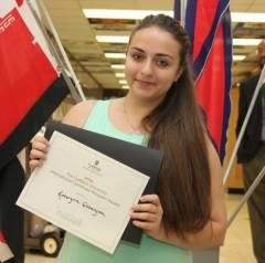Kateryna Gazaryan w CU certificate and award!