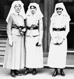 Three Canadian Nursing Sisters smiling for the camera: A.C. Andrew, R.R.C., SM. H erner, oerner J.C. Brady / Infirmières militaires, A.C. Andrew, Croix-Rouge royale, S.M. Hoerner et J.C. Brady