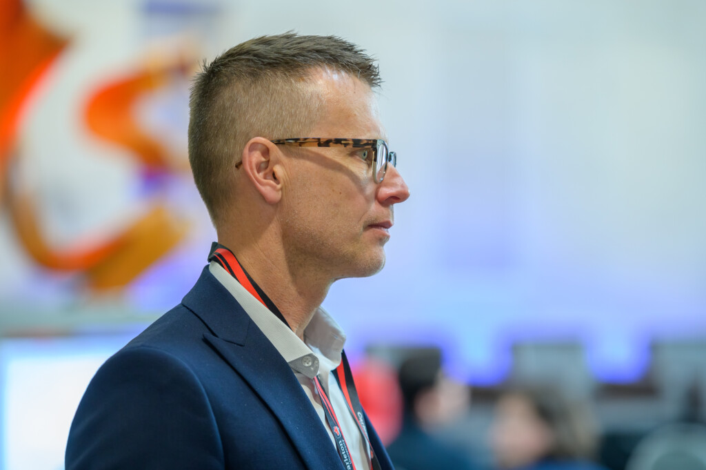 Attendees networking during CanCH₄ Symposium social hour