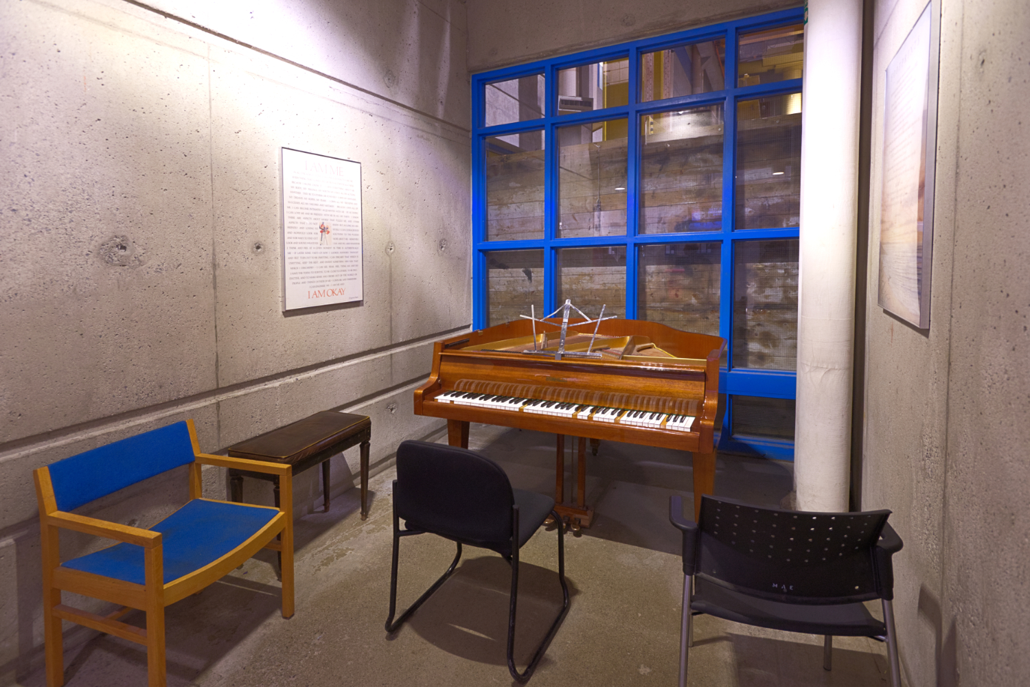 A Piano sits in an alcove in Carleton's Minto Building.
