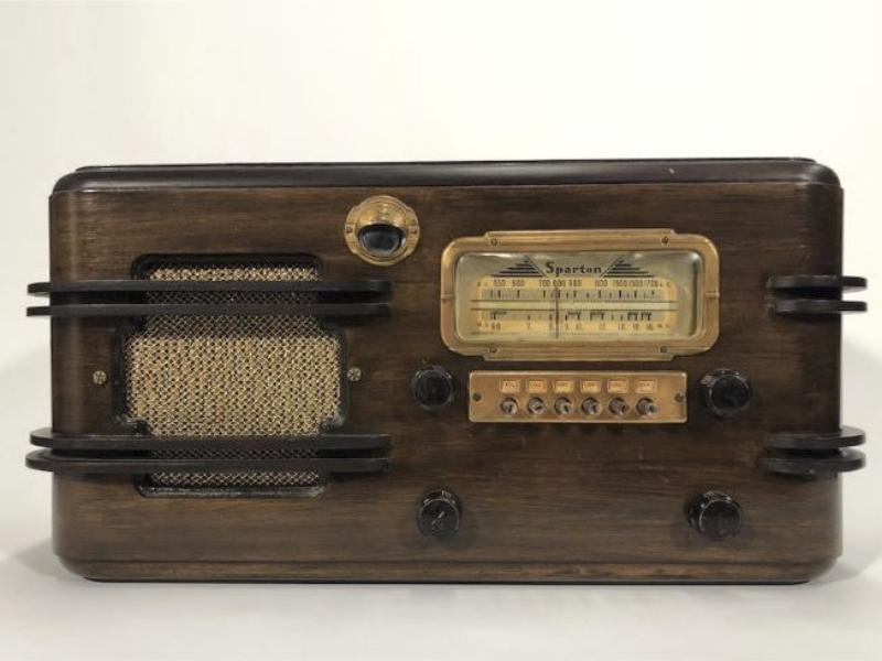 Antique Sparton tabletop radio