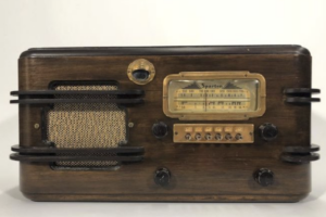 Antique Sparton tabletop radio