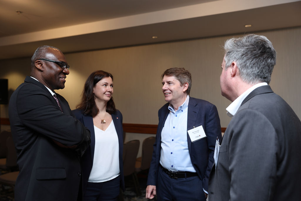 President Tettey (left) and Corrie Hobin chat with guests at Carleton's reception in Vancouver on April 23, 2026.