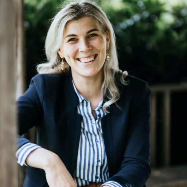 Harriet Klumper Head Shot