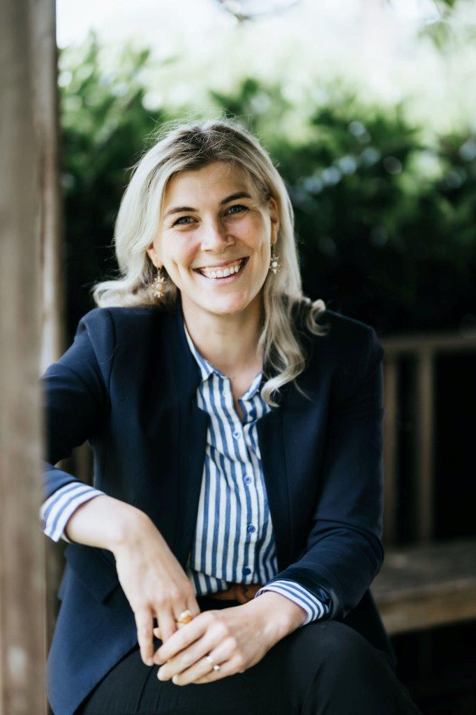 Harriet Klumper Head Shot