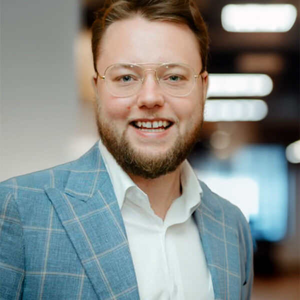 Headshot of Troy Curtis