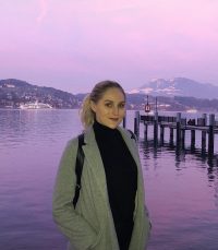 Arta Tahiraj in front of Lake Lucerne