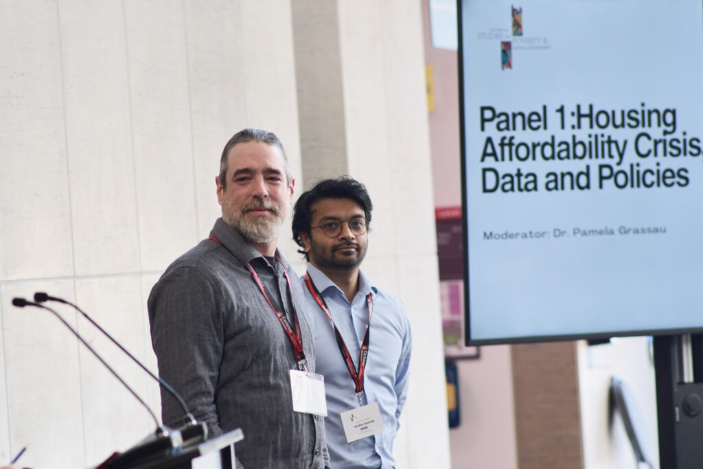 Andrew Crosby, Carleton University & 
Sajidul Quayum, Policy Analyst, Homelessness Policy Directorate
