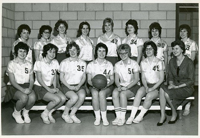 The Carleton Robins women’s basketball team