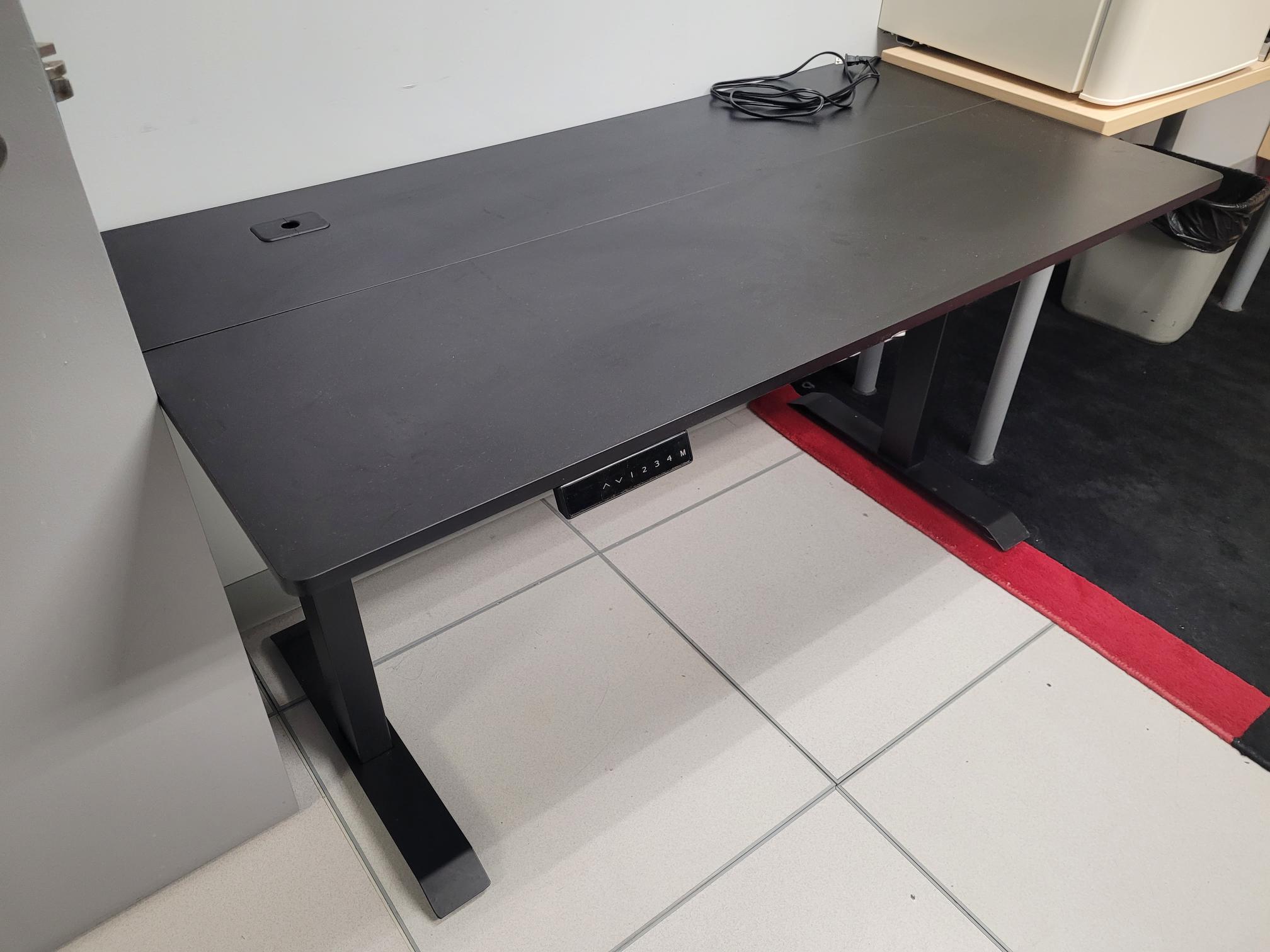 Office furniture, sit-stand desk, very good condition