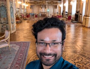 Alvi Jawad feeling small in the dining hall of the Swedish Royal Apartments