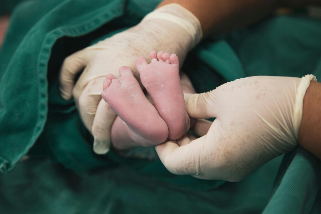 Image of newborn feet.