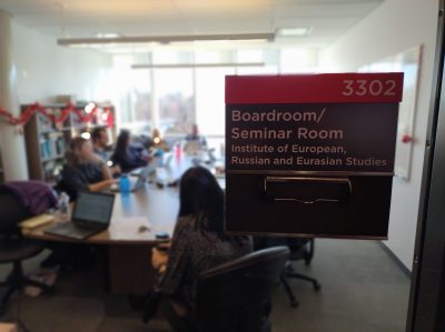 Picture of class of students in EURUS boardroom for teaching EU course