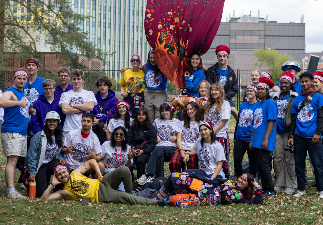 EngFrosh Team of Students posing for group photo.
