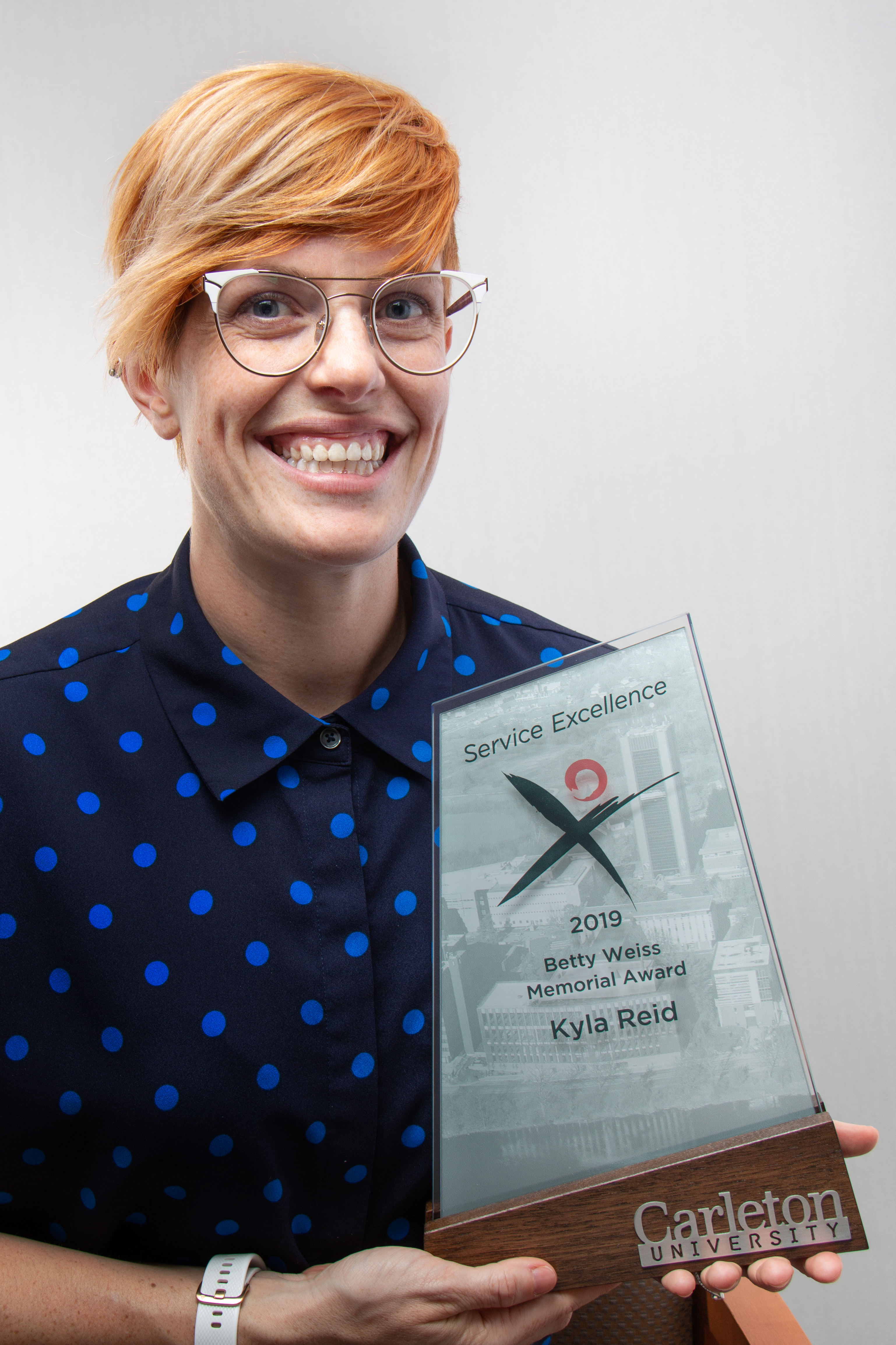 Kyla Reid holds the Betty Weiss Award.