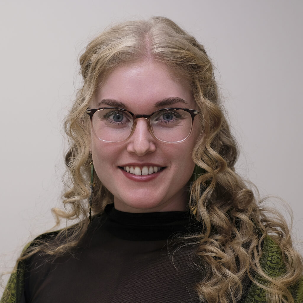 Portrait of Holly Laurenzio