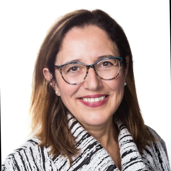 Helene Paquet-Young headshot