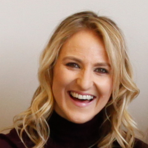 Lucy Mullins headshot