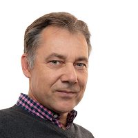 Stephan Schott headshot