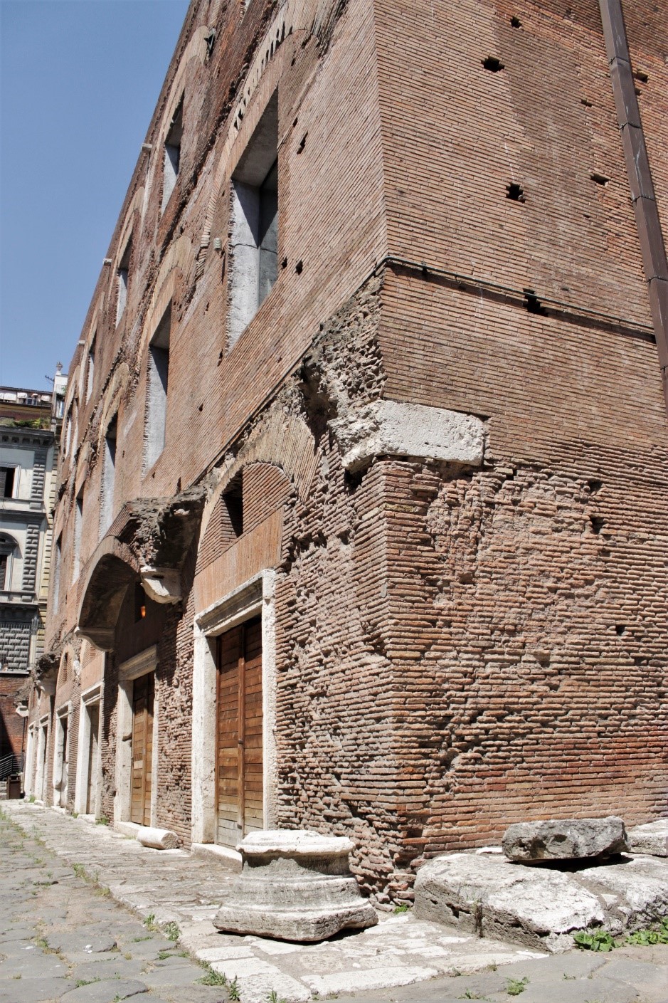  Structures at the base of Trajan’s market.