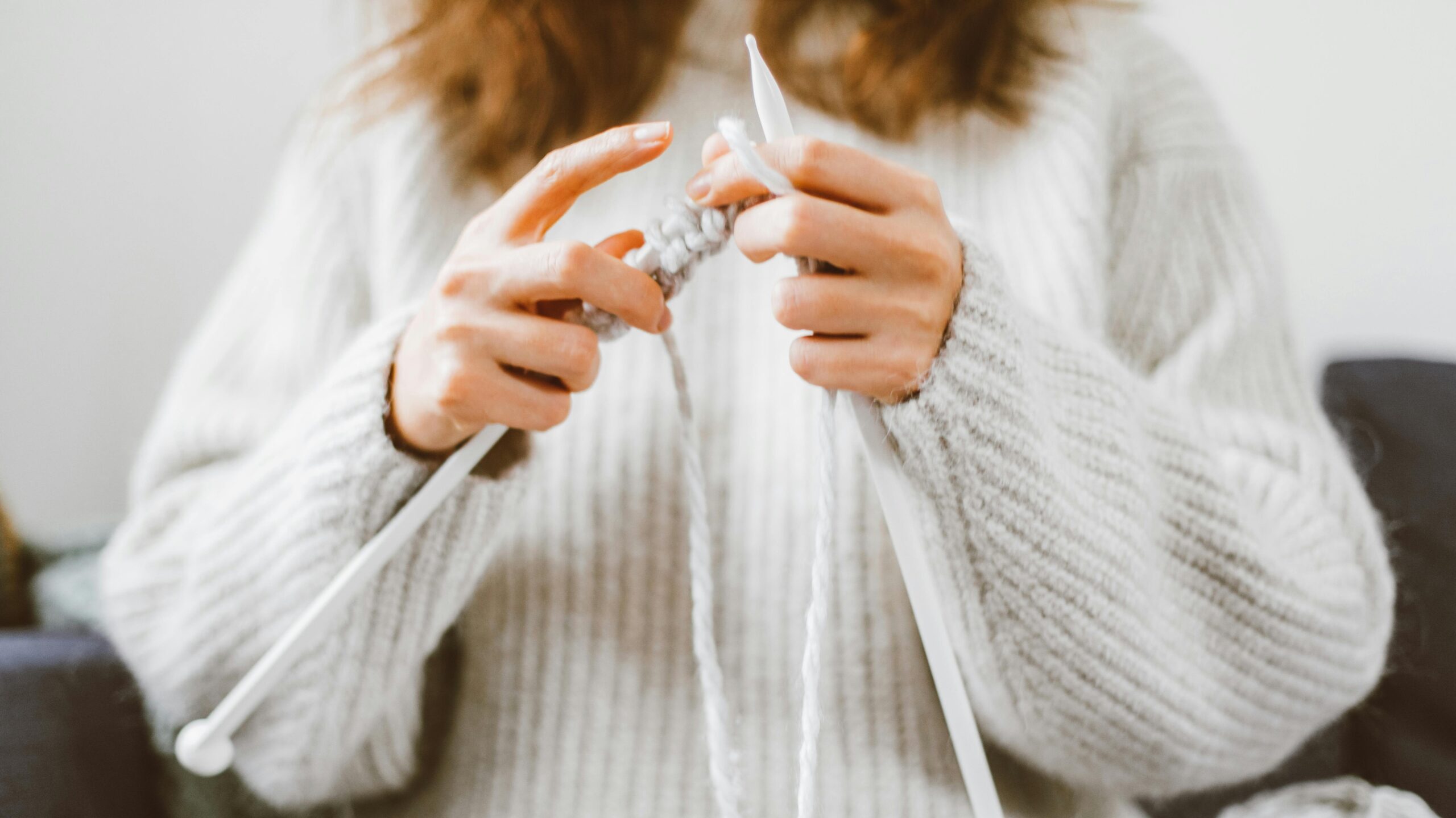 hands knitting