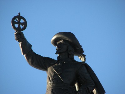 Samuel de Champlain and astrolabe statue