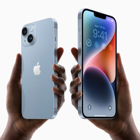 picture of the front and the back of an iphone.