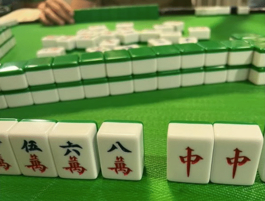 Mahjong tiles on a green surface