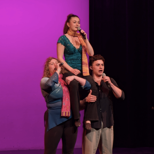 I Bagnini Cantanti in pyramid formation