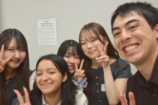 Carleton and Ritsumekin student make the peace sign for the camera
