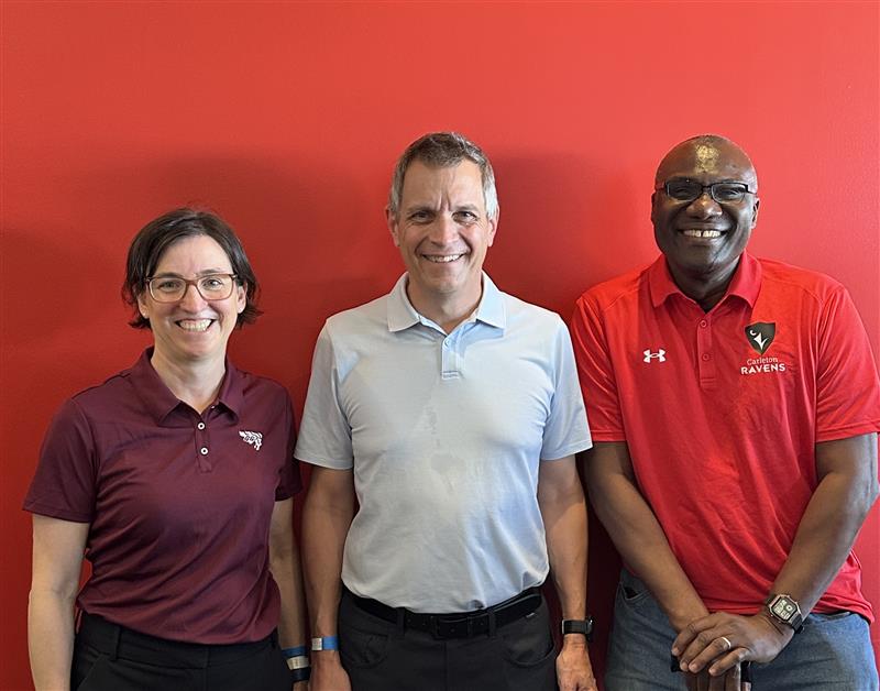 Representatives from Carleton University and uOttawa stand with the mayor of Ottawa after the Panda Game.
