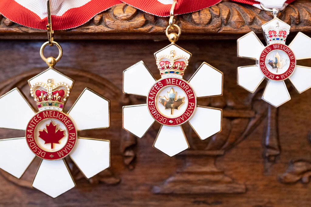 3 Order of Canada insignias.