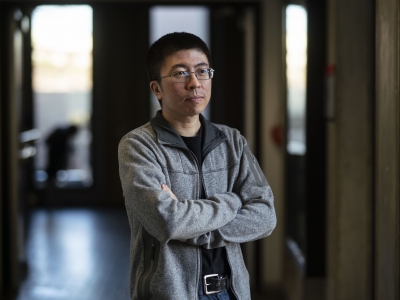 A headshot of Yue Zhang in a dark hallway.
