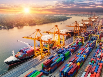 Image of a shipping port by the water