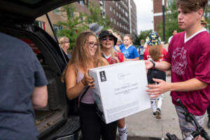 Students help each other move into Residence during orientation week.