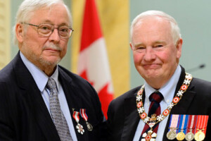 His Excellency presents the Member of the Order of Canada insignia to Peter Calamai, C.M..