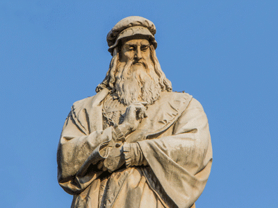 A statue of Leonardo da Vinci