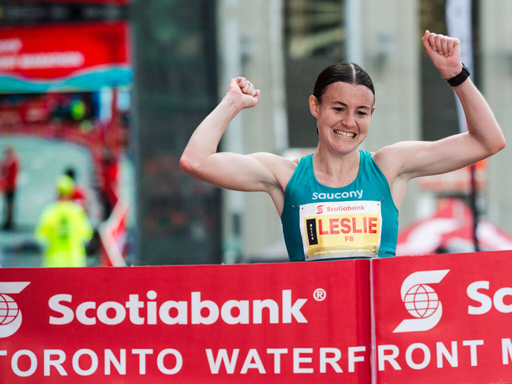 Canadian runner Leslie Sexton crosses the finish line as the fastest Canadian woman to compete in the Toronto Marathon on October 22, 2017. (THE CANADIAN PRESS/Christopher Katsarov)