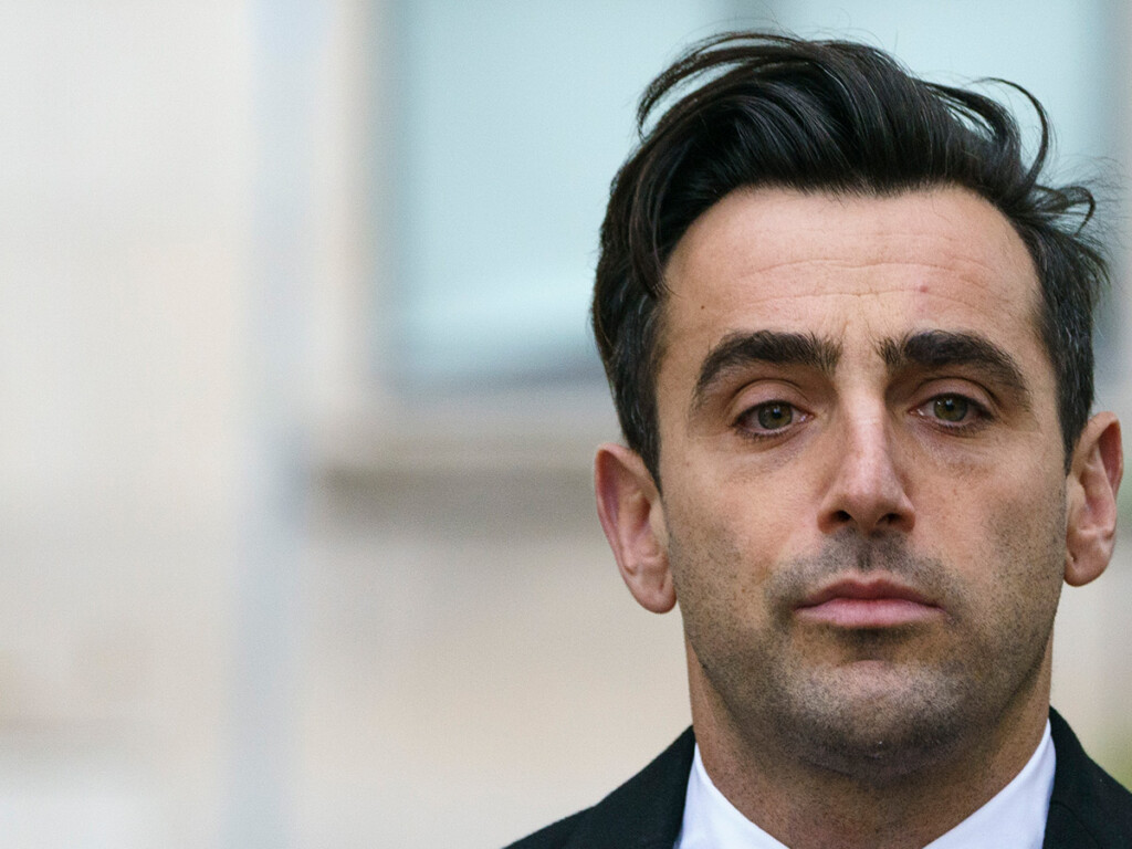 A headshot of a man, Jacob Hoggard, wearing a suit and tie (THE CANADIAN PRESS/Alex Lupul)