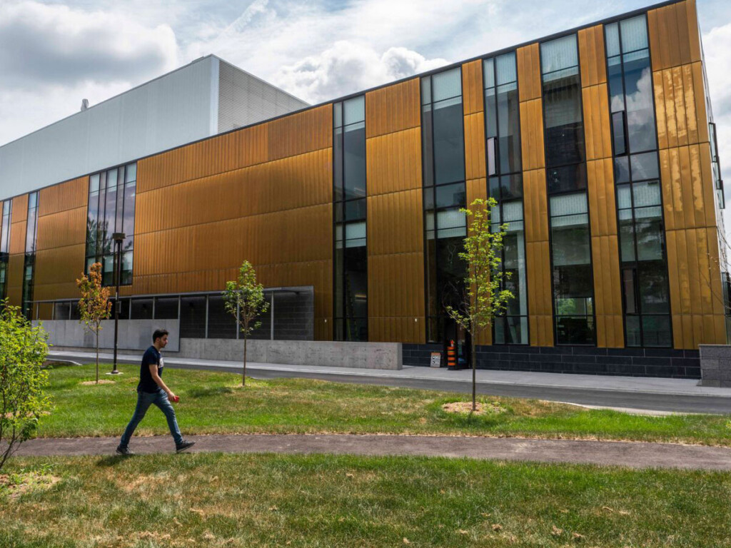 Carleton Celebrates Sustainability Partners in New Smart Environments Building