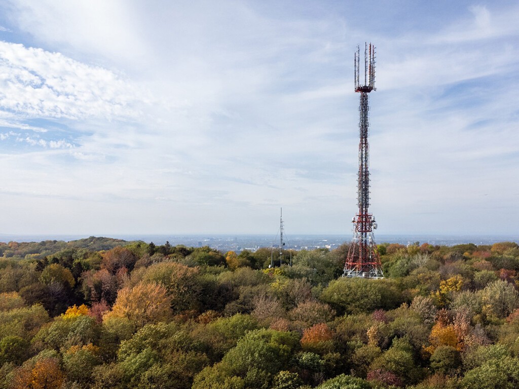 Example of a 5G tower, essential for non-terrestrial networks.