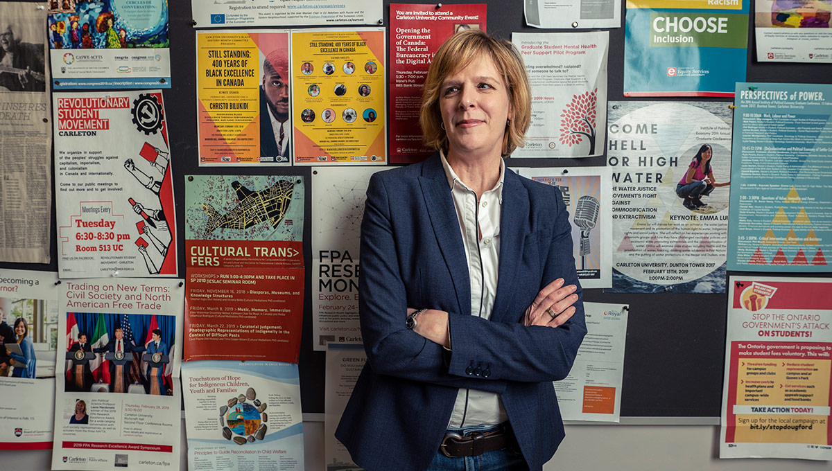 Photo of 3M National Teaching Fellowship winner Sarah Todd in a classroom teaching students.