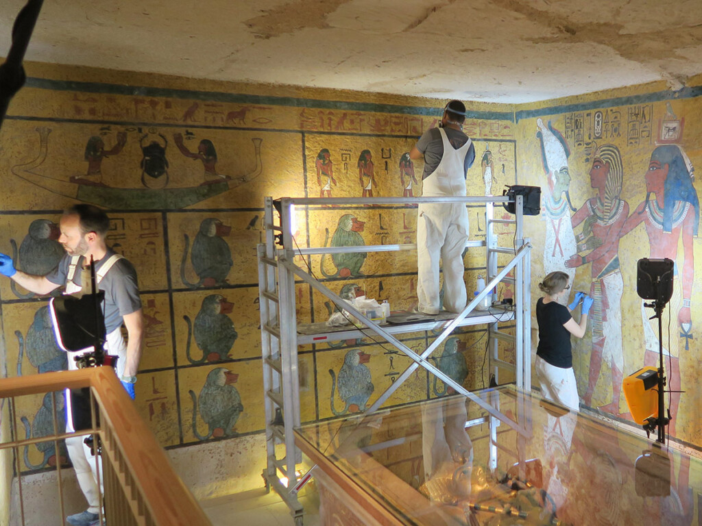 Documenting the Tomb of King Tutankhamen