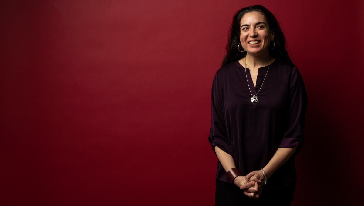 A headshot of Tanya Talaga against a non-descript background. Talaga spoke about Seven Fallen Feathers in front of a large crowd at the annual Kesterton Lecture in February 2019.