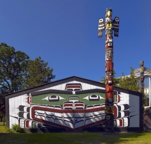 Surrounded by totem poles, Mungo Martin House (Wawadiťła) is in Thunderbird Park and is painted in the tradition of the Kwakwa̱ka̱ʼwakw Nations.