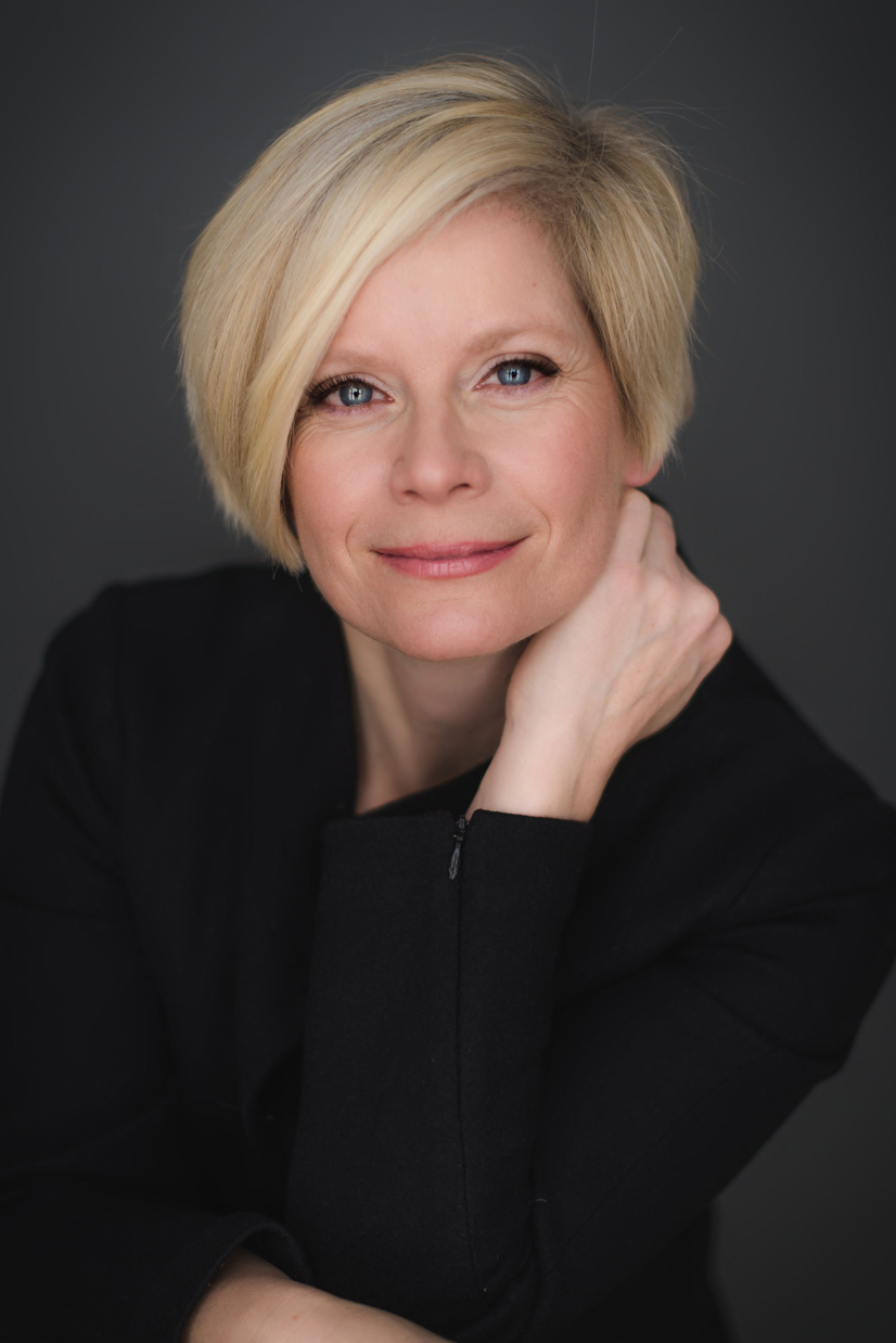 A headshot of Ellen Melis.