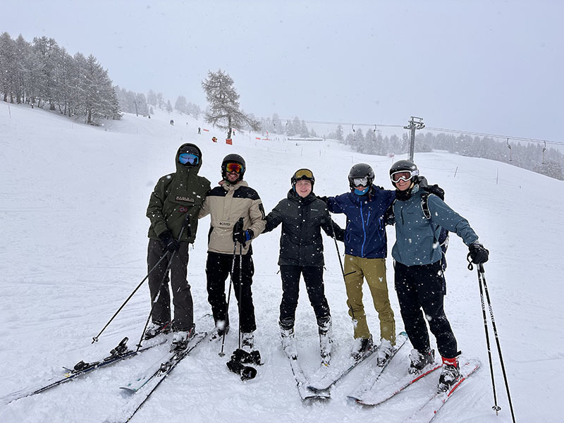 Pic of group of friends outdoors in ski gear
