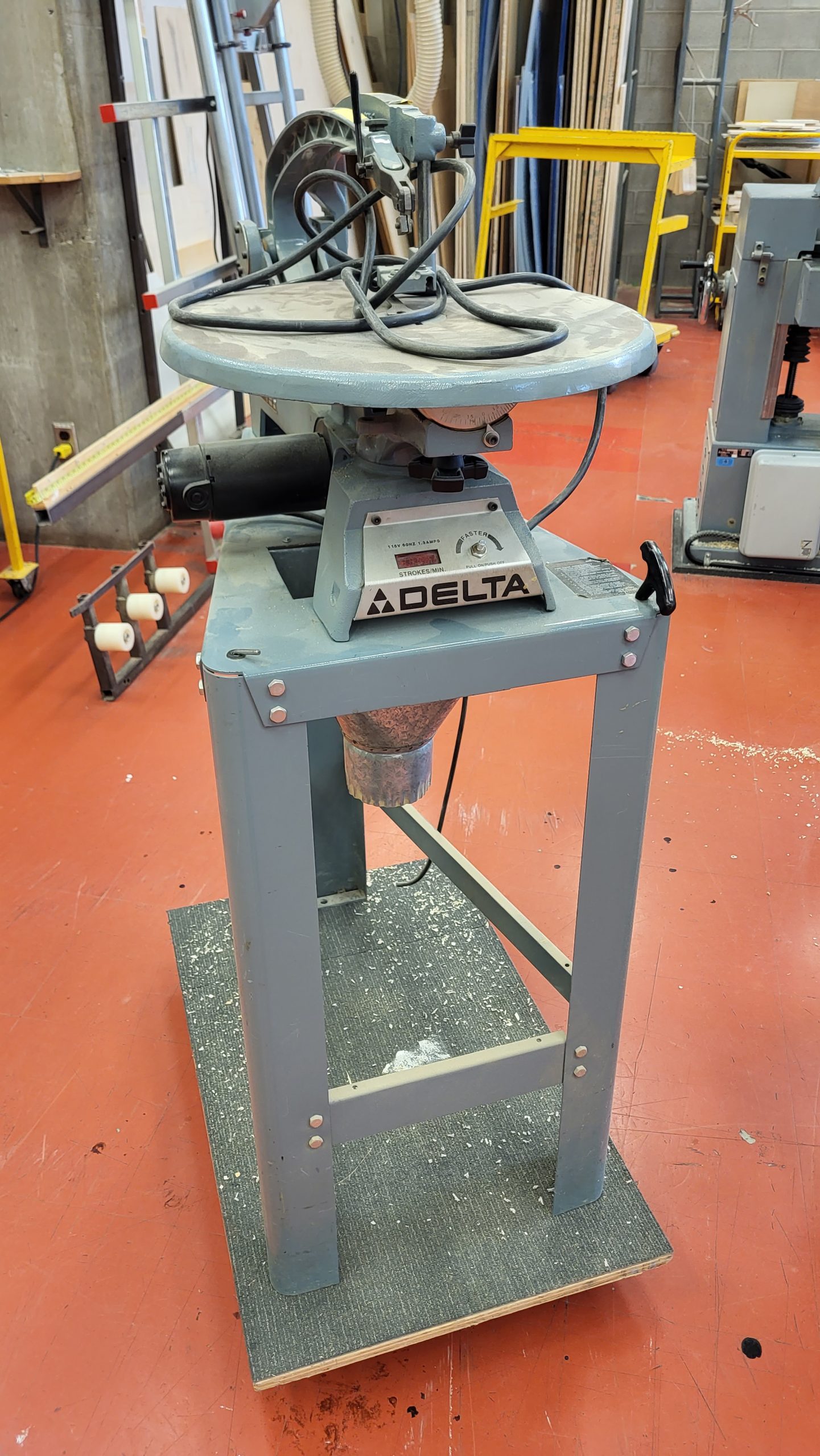 Scroll Saw Delta var. speed 40601 ser. 90J67279 With Stand
