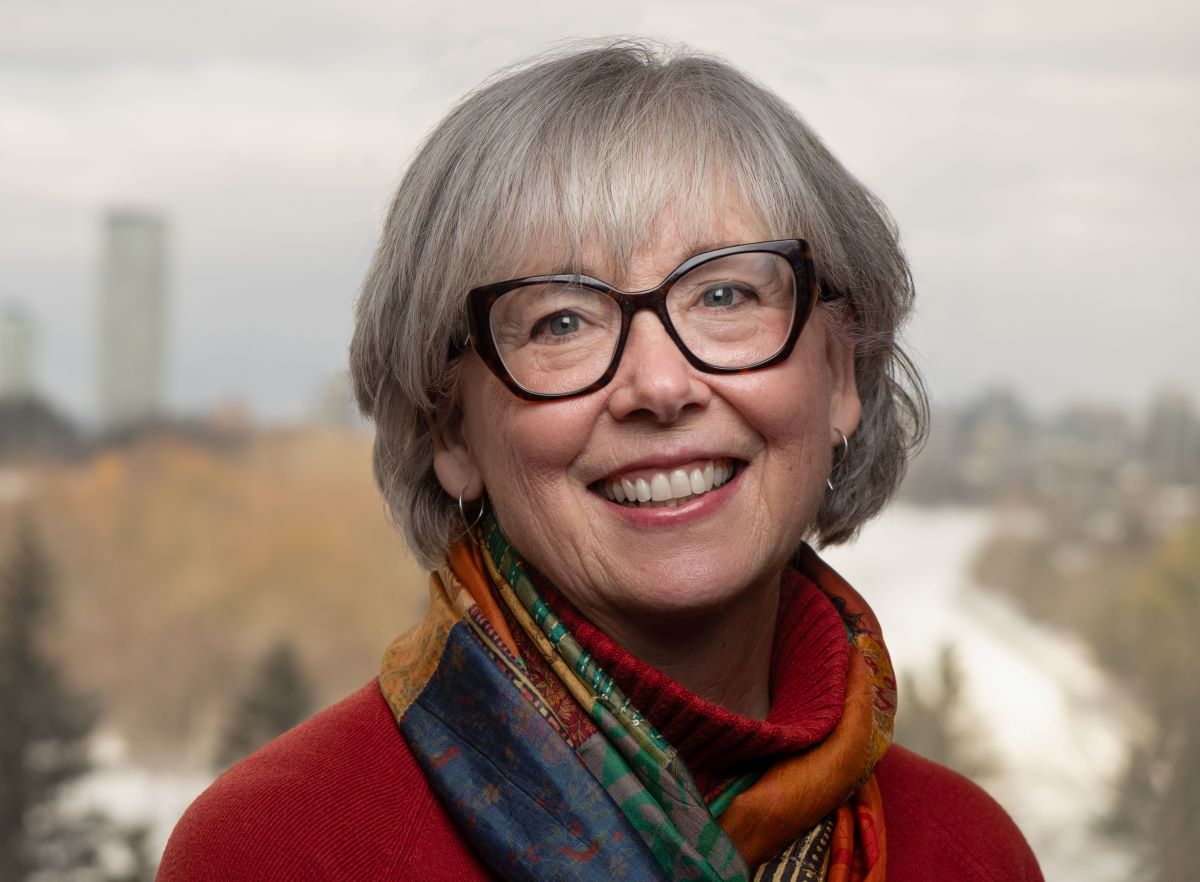 Photo of Brenda Morris smiling