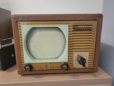 Photo for the news post: Emerson Model 600 Series Radio